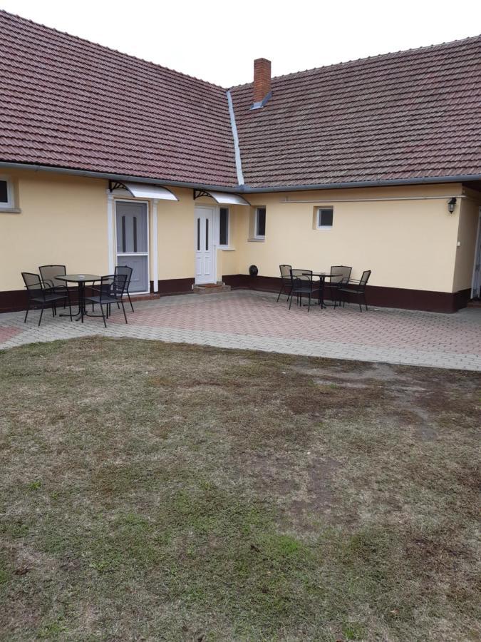 Helga Apartman Makó Extérieur photo
